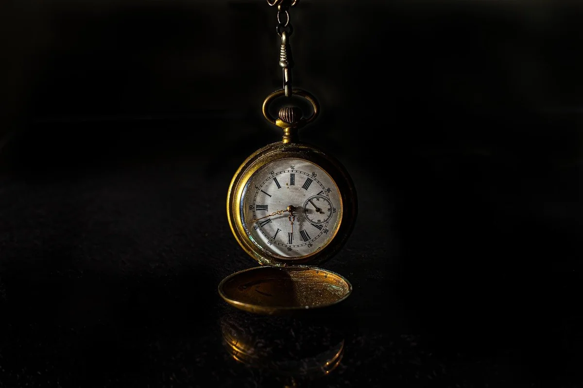 Horloge murale année 50 : le guide complet pour un style rétro en 2026