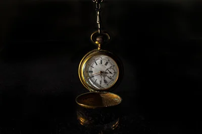 Horloge murale année 50 : le guide complet pour un style rétro en 2026